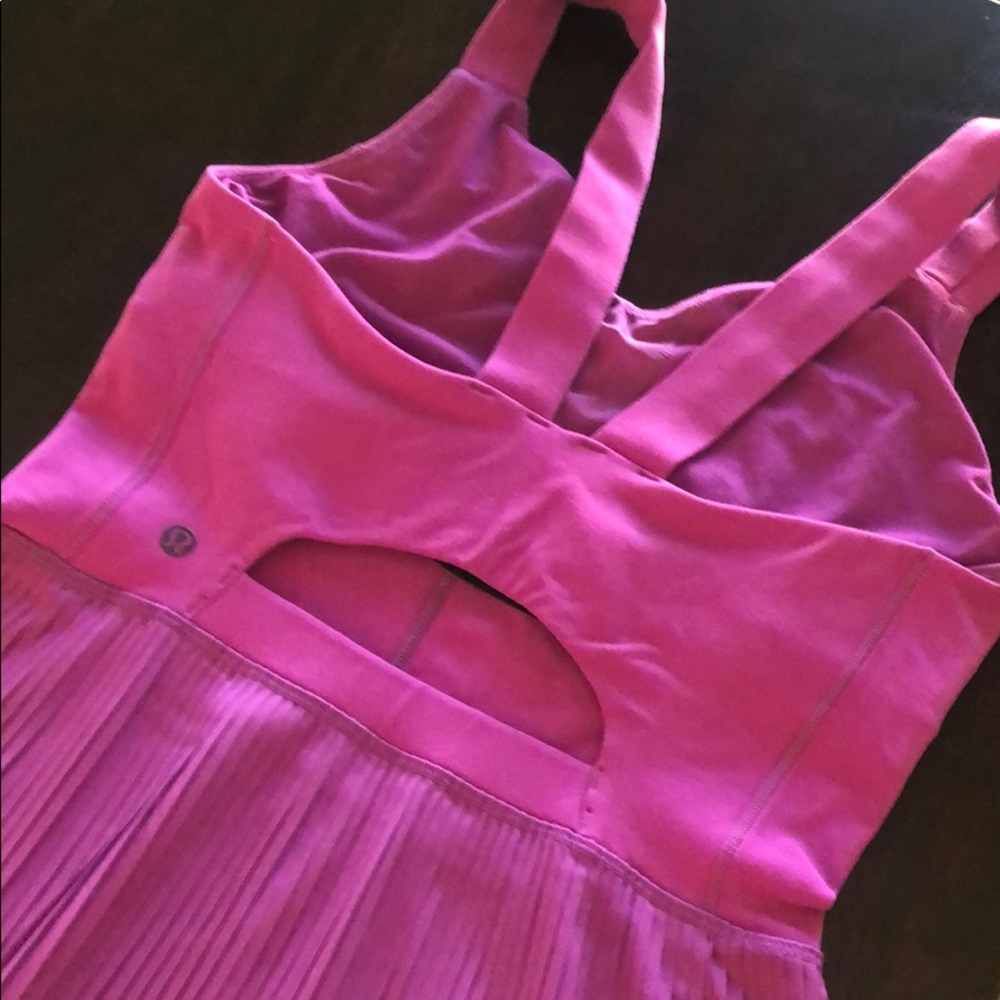 Lululemon top barely worn. Size 6 - Picture 2 of 2